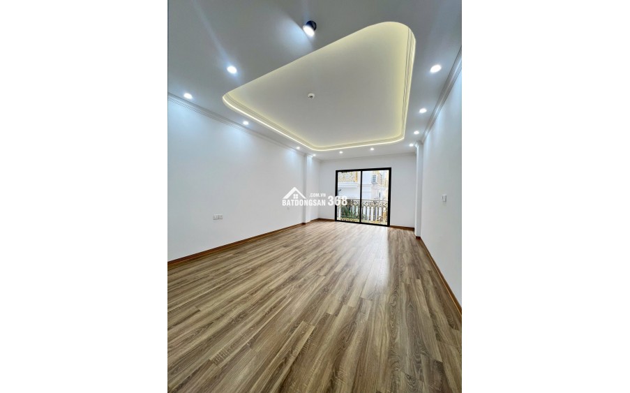 SIÊU PHẨM PHÂN LÔ TRẦN QUỐC HOÀN - CẦU GIẤY - 7 TẦNG THANG MÁY - Ô TÔ 7 CHỖ VÀO NHÀ